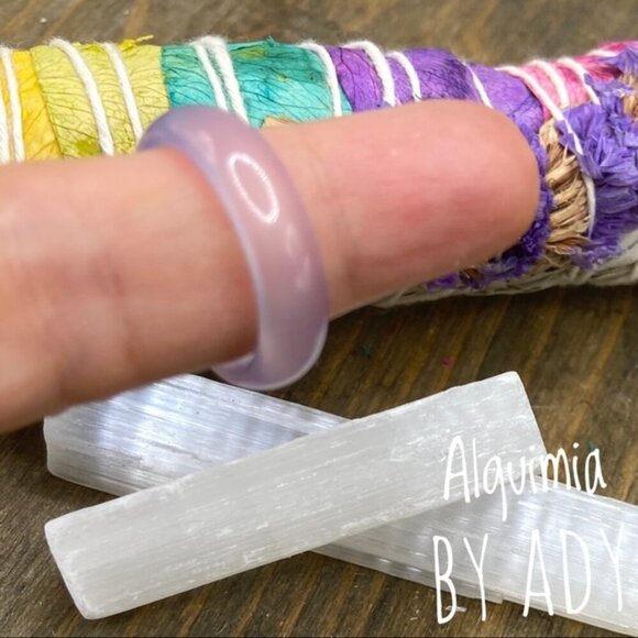 Pastel lavender agate carved ring - Picture 1 of 2